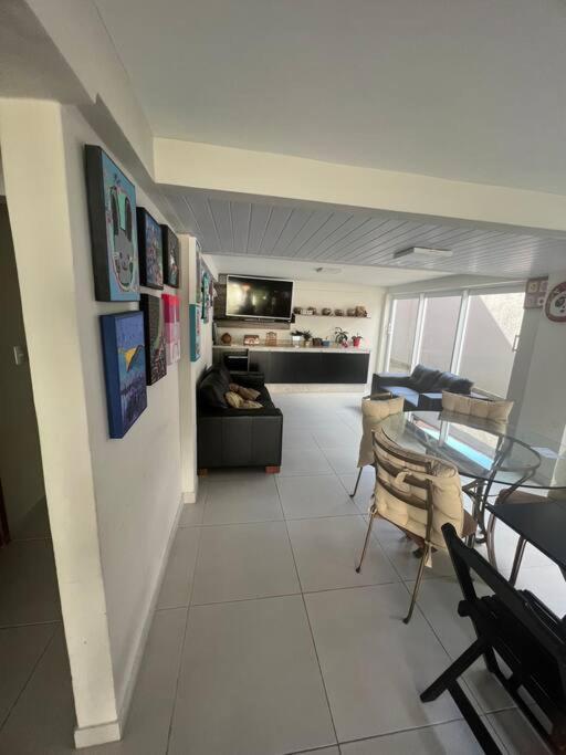 Casa de férias Linda Casa Com Amplo Jardim!